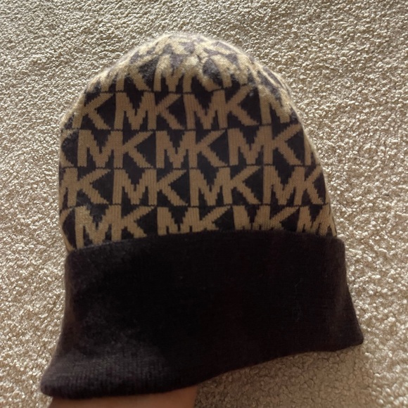 Michael Kors Fall/Winter hat - Picture 3 of 6